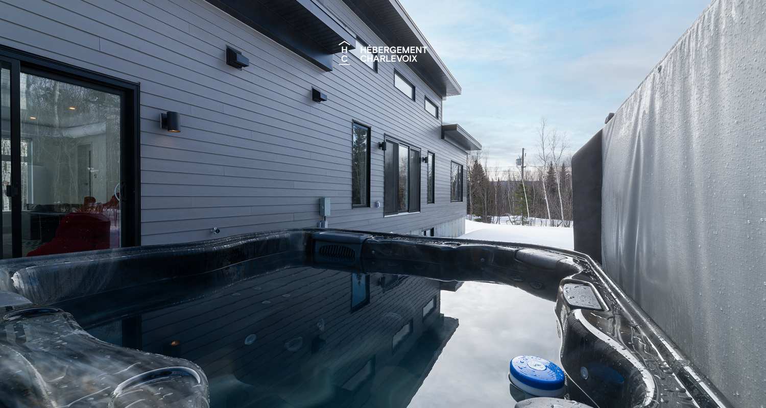 DIS-28 - Piscine chauffée et spa!